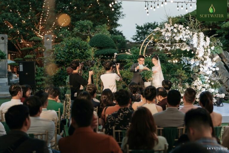 Đừng Tổ Chức Tiệc Cưới Sân Vườn Mùa Thu Đông Nếu Chưa Đọc Bài Viết Này