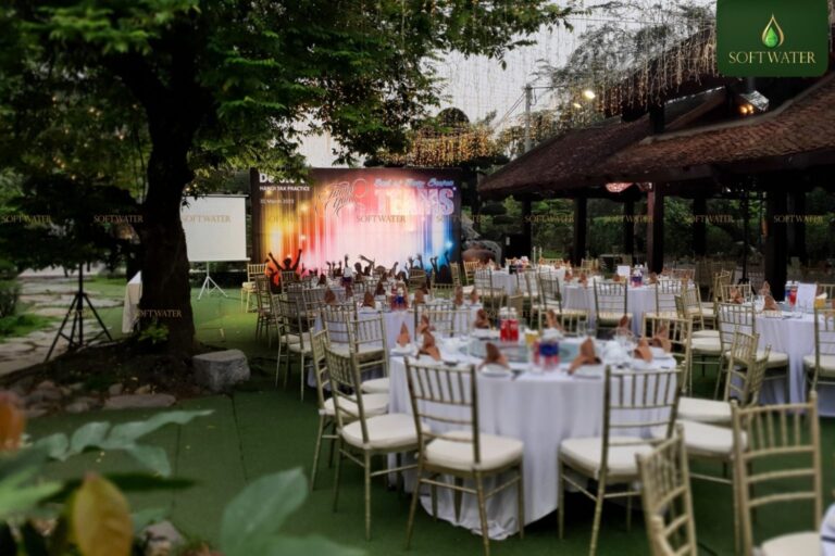 Chương trình gala dinner tại SoftWater được tổ chức trọn gói, chỉn chu và cảm xúc, giúp doanh nghiệp ghi dấu ấn mạnh mẽ với không gian sân vườn.
