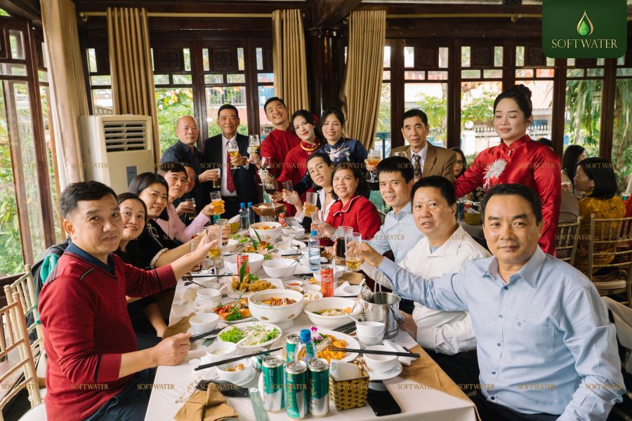 Đi Đám Cưới Mùa Hè Mặc Gì Để Vừa Đẹp Vừa Không Bị Nóng?