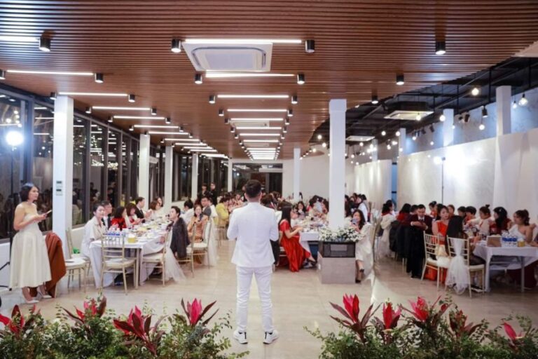 Nhà Hàng Tổ Chức Tiệc Họp Mặt Phù Hợp Gia Đình, Bạn Bè, Doanh Nghiệp