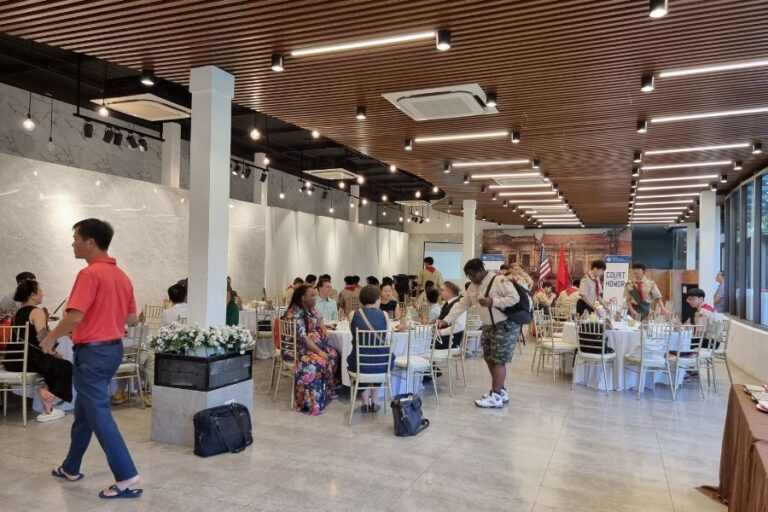 Nhà Hàng Tổ Chức Tiệc Họp Mặt Phù Hợp Gia Đình, Bạn Bè, Doanh Nghiệp